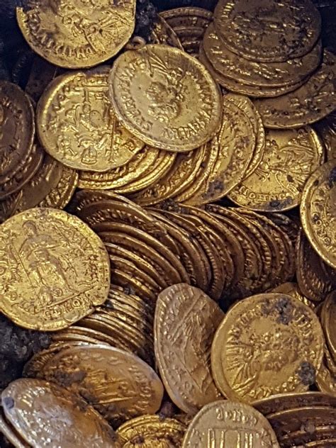 An Amphora Filled With Gold Coins Was Discovered In Como Italy Gold