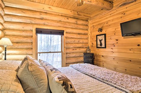 Blue Ridge Log Cabin W Hot Tub And Game Room Evolve