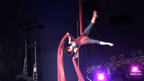 Usa Las Vegas Circus Circus Performance Show Act Aerial Silk Act Acrobats At Circus Circus Youtube