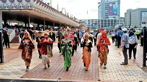 Kementerian Warna Warni Budaya Indonesia Dalam Merayakan Hari
