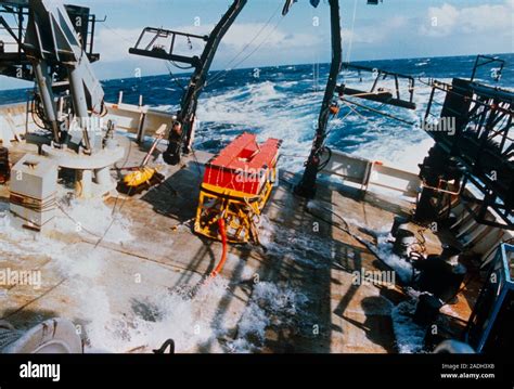 tobi at sea view of the towed ocean bottom instrument tobi on the stern of r v maurice ewing