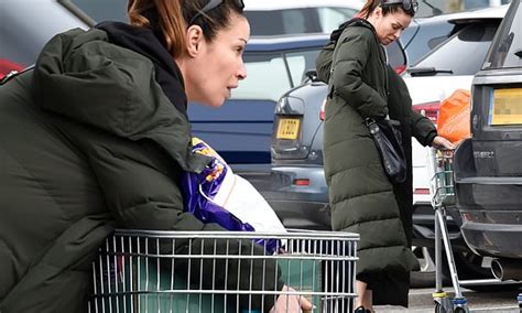 Coronation Streets Alison King Stocks Up On Food After Itv Cut Soap To