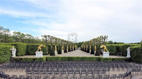 The baroque great (grosser) garden, the berggarten, with its botanical collections and the georgengarten, a picturesque landscape in the english style that is the site of the wilhelm busch museum for caricature and drawing art. Großer Garten und Schloss Hannover Herrenhausen - Infos ...