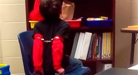 video niño es esposado por policía en escuela de ee uu noticias telesur