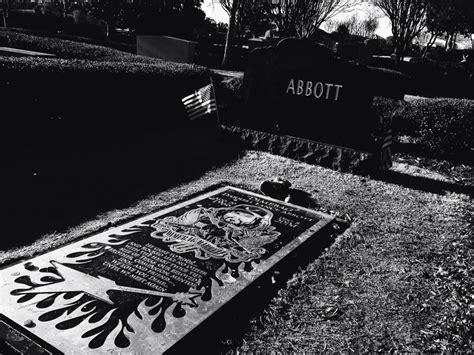 Dimebag Darrell's Grave Site Arlington, Texas | Dimebag darrell grave, Tours, Dimebag darrell