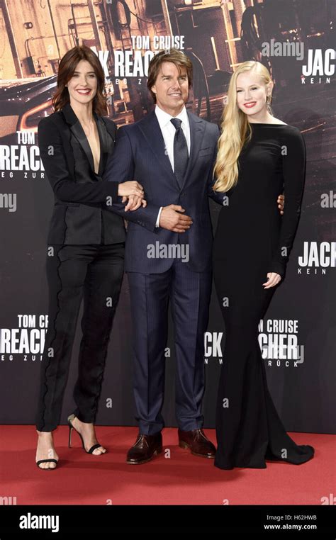 Cobie Smulders Tom Cruise And Danika Yarosh Attend The Jack Reacher Never Go Back Premiere