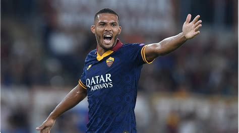 Beyaz formada ise kullanılan ana renk beyazın saflığı ve gücünü de arkasına alarak fenerbahçe 'nin dokuz şubesini formanın üzerine gofre. Fenerbahçe, Roma forması giyen Juan Jesus'u transfer ...