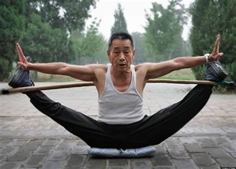 12 craziest flexible people stretching in public huffpost