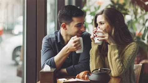 Kencan Dan Jatuh Cinta Dengan Teman Sekantor Ini Risikonya Untuk Anda