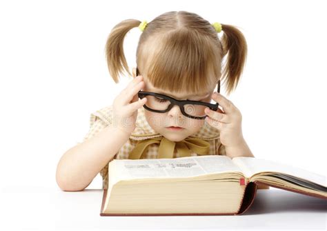 Het Leuke Boek Van De Meisjelezing Terug Naar School Stock Foto