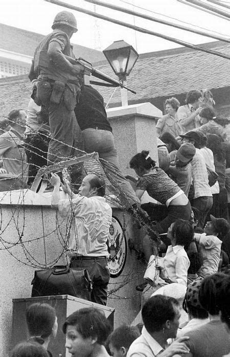 Evacuating Saigon Vietnam War Photos Vietnam