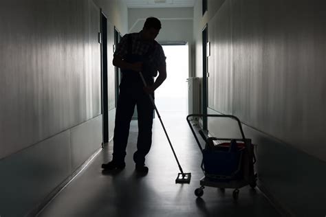 5 Common Risks St Louis Janitors Face At Work