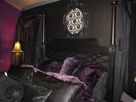 20 Purple Gothic Bedroom Ideas