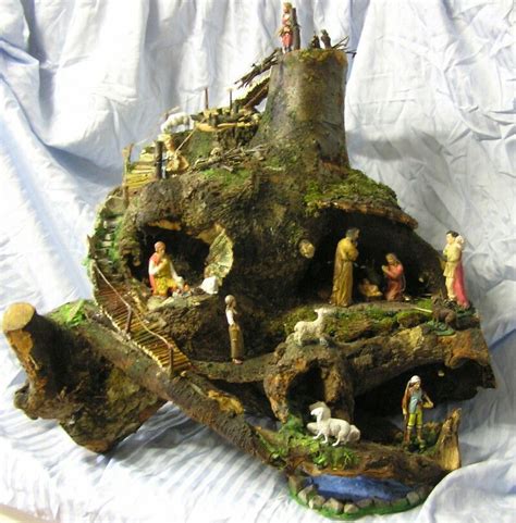Come realizzare presepe tradizionale san francesco foto natività paesaggi statuine pastori foto presepi napoletani san gregorio armeno guide ecco alcune foto di vari presepi realizzati a mano da quelli originali napoletani artigianali di san gregorio armeno a quelli realizzati in casa col fai da te Un presepe particolare | Natale, Presepe, Idee