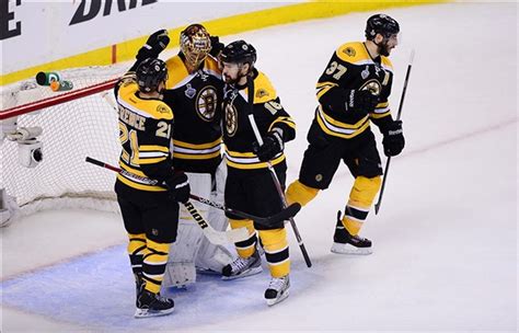 Blackhawks Vs Bruins Final Score Boston Takes 2 1 Series Lead With 2