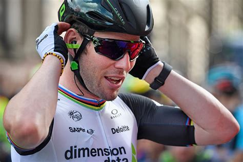 Cavendish Survives Crash Scare On Tour Of Britain Stage Cyclingnews