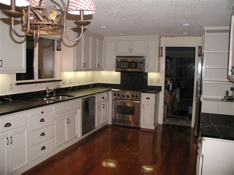 What color countertops go with white cabinets? Friday Afternoon: White Cabinets