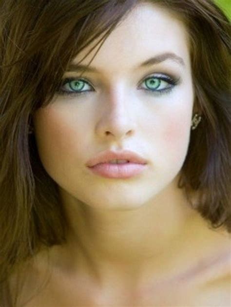 Matched with proper (even very light) makeup and we've collected amazing hair color examples including different blondes, shades of red, pastels and others. Makeup for Fair Skin, Brown Hair, and Green Eyes | Bellatory