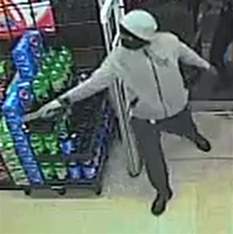 Video Suspects With Swords Back Down After Clerk Pulls Out Gun The Trussville Tribune
