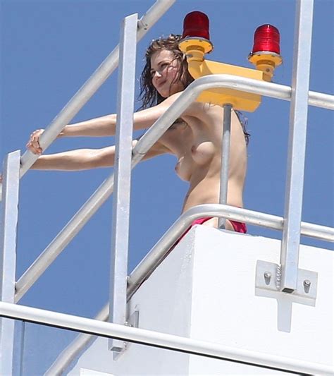 Lindsey Wixson Topless And Sexy 25 Photos Thefappening
