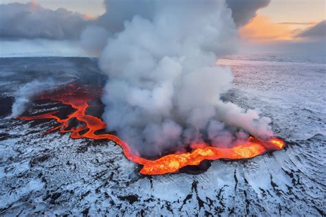 I Captured The Iceland Volcano Eruption From Up Close Petapixel