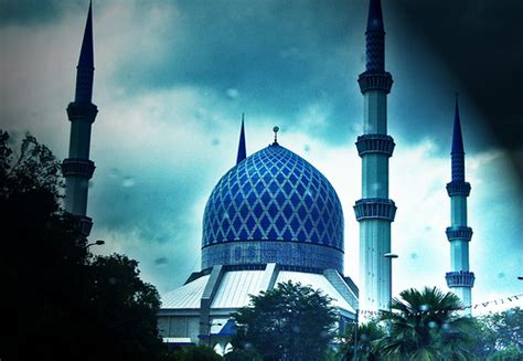 Sheikh ali ahmed molla azan solat isya di masjid shah alam mssaas selangor malaysia. masjid negeri ..shah alam | gigibiru_kukunings | Flickr