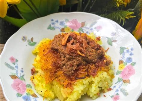 Memasak nasi ketan yang pulen dan gurih bahan: Resep Nasi Ketan Kuning Serundeng (Nasi Rasul Tradisi ...