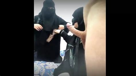 Isteri Cuckold Seks Cuckold Arab Algeria Memberikan Hadiahnya Kepada Suami Saudinya Xhamster