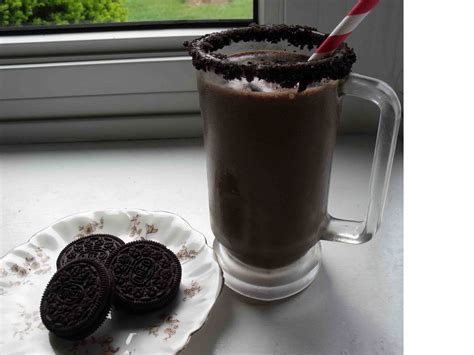 Coating with chocolate can take some time but doing it in a mug keeps it easy. Mocha Milkshake with Oreos #SurpriseRecipeSwap - Cindy's Recipes and Writings