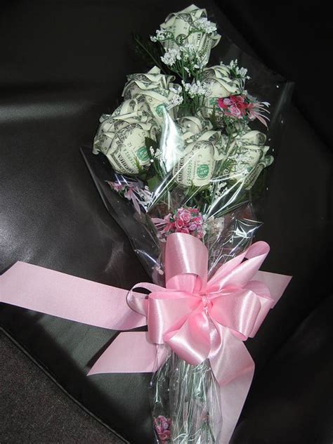 An easy design that you can make in 5 minutes. Money rose bouquet | Flickr - Photo Sharing!