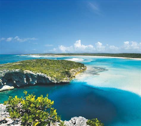 The bahamas are an archipelago of about 700 islands and 2,400 uninhabited islets and cays lying 50 mi off the east coast of florida. Lo nuevo de las islas de Las Bahamas en enero | Mensajero Web