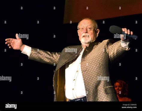 Roger Whittaker Hi Res Stock Photography And Images Alamy