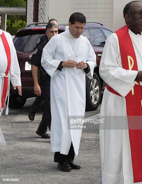 Father Alberto Cutie First Service At Episcopal Church Of The