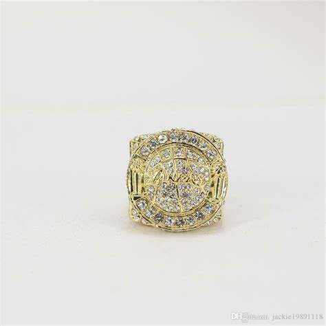 James' triumph in 2020 helped the lakers tie the boston celtics' record of 17 championships, whilst it was also anthony davis' first ring after years of misery in new orleans. 2020 Wholesale 2010 Lakers Championship Rings Fan Men Gift Wholesale Drop Shipping From ...