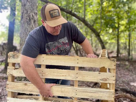 Diy Ground Blind With Wooden Pallets Mossy Oak