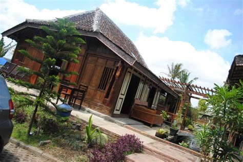 Salah satu faktornya ialah faktor lingkungan atau wilayah tinggal. RUMAH DIJUAL: Rumah Kayu Jawa Tua ex Restoran di Batu Jawa ...