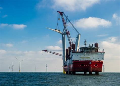 Wind farms across the globe play a vital role in addressing the energy demand while also reducing the carbon footprints. London Array Offshore Windfarm Inaugurated