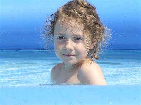 Fotos gratis mar agua niña ver verano submarino nadar piscina niño azul nadando