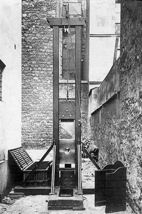 1907 Guillotine Model