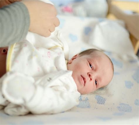 Bayi yang baru lahir pastinya masih sangat lucu dan polos. Foto Bayi Lucu Perempuan Baru Lahir - Gambar Ngetrend dan ...