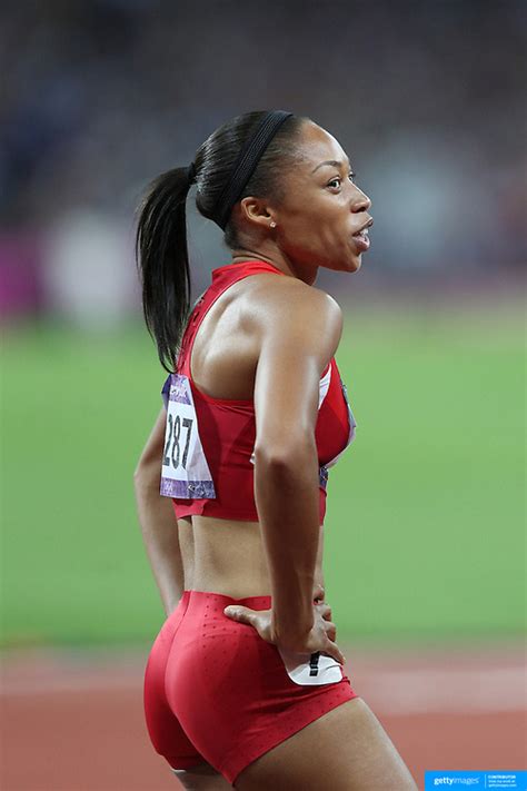 allyson felix usa winning the gold medal in the women s 200m final tim clayton photography