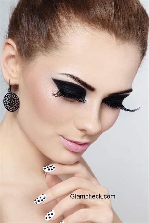 Black eyeshadow is an acquired makeup flavor that is definitely not for everybody! Intense Black Eyeshadow - Get the look and learn how to sport it
