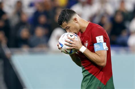 cristiano ronaldo primer futbolista que marca en cinco mundiales mundial qatar 2022 cope