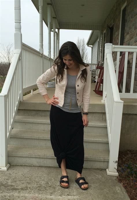 what i wore real mom style how to wear a maxi skirt when you re short realmomstyle momma in