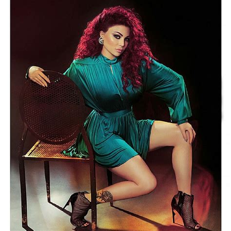 الفنانة الإنسانة #هيفاء_وهبي فخر لكل لبناني وعربي. كرسي هيفاء وهبي يتحول عرشاً للإثارة في جلسة كاشفة.. صور