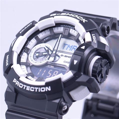 Black with gold, which are employed in a large number of accessories, is used on the case. Casio G-SHOCK GA-400-1AJF | Sakurawatches.com