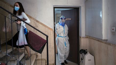 Israeli Charity Treats Ultra Orthodox Virus Patients At Home The New York Times