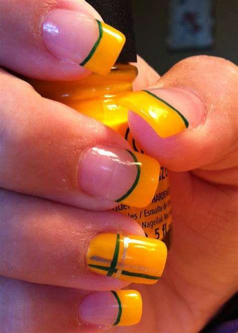 Hair stylists, barbers, beauty salons. 1000+ images about GREEN BAY PACKER NAILS DESIGN on ...