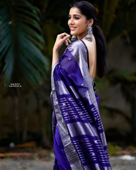 Rashmi Gautam Is Awesome Looks In A Blue Saree Telugu Rajyam