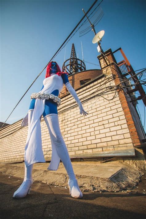 Pose reference by artists, for artists. pose generator for figure & gesture drawing practice ...